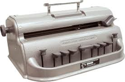 Descripción de imagen: Máquina de escribir braille